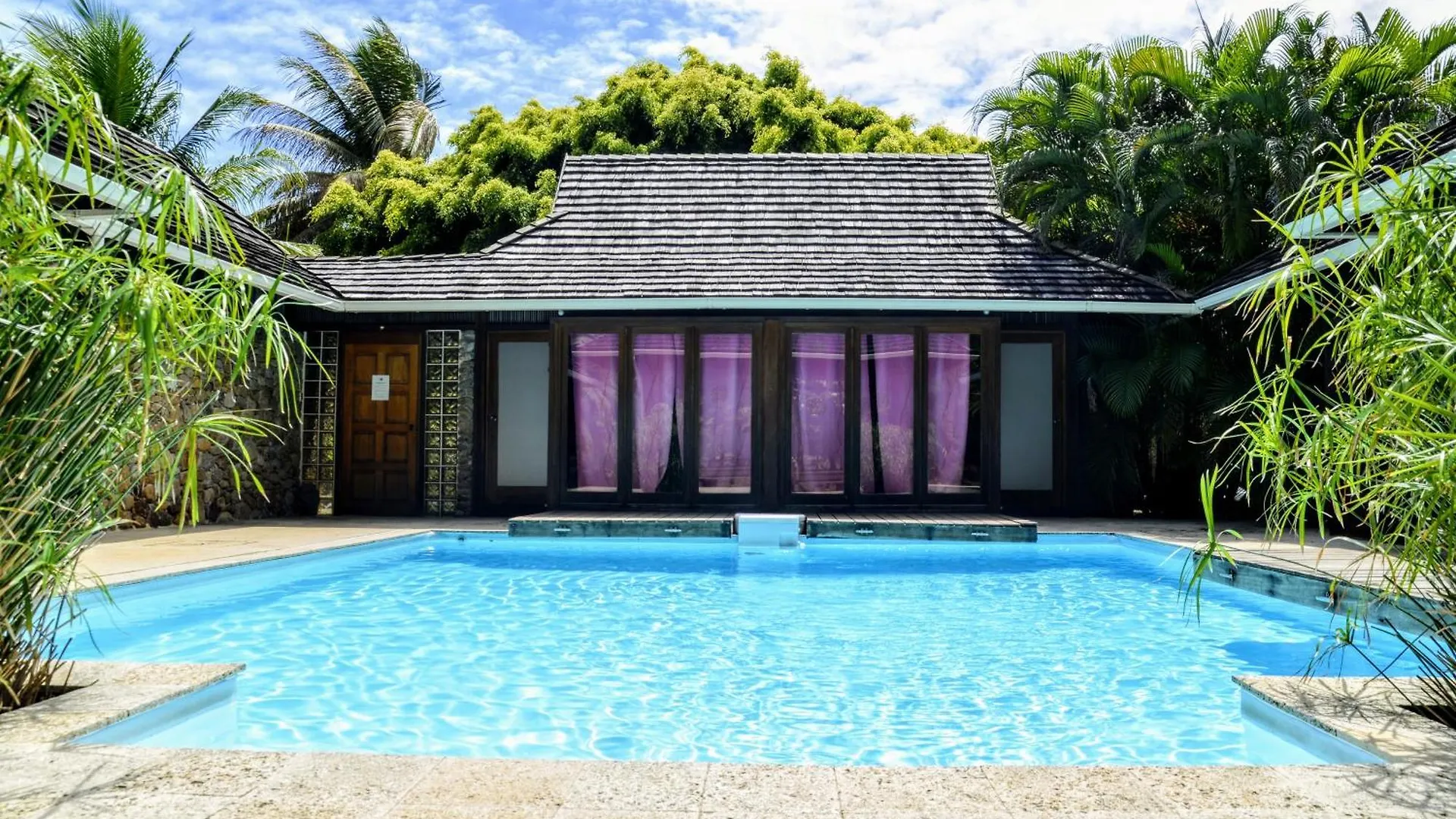 Pool Mountain Moorea