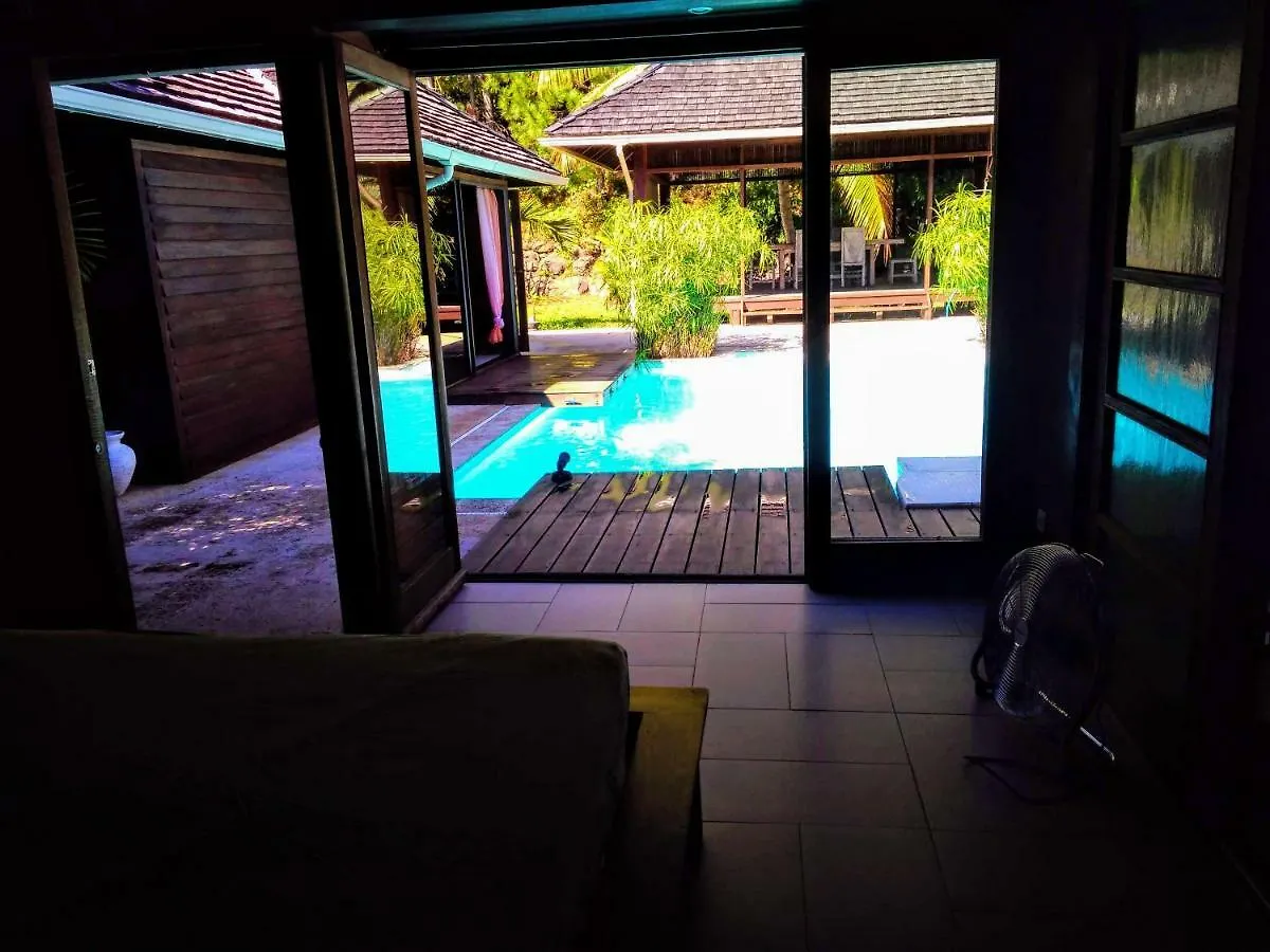 Pool Mountain Moorea Villa